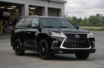 Lexus LX 570 в сервисной зоне